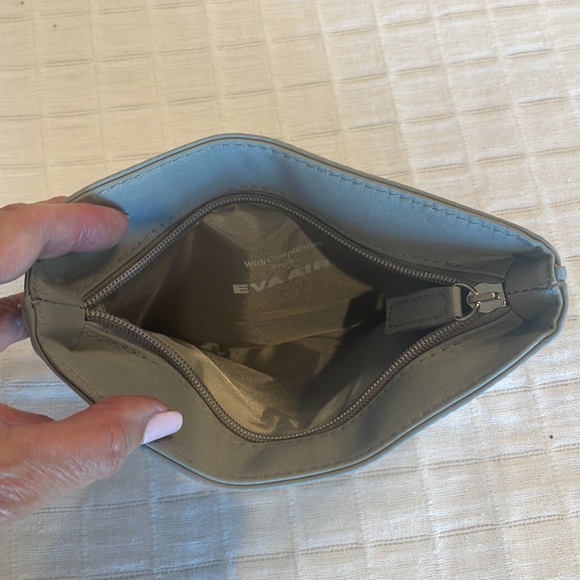 Eva Air silver amenity bag cosmetic case makeup shaving Doppler toiletry zipper - Picture 3 of 4